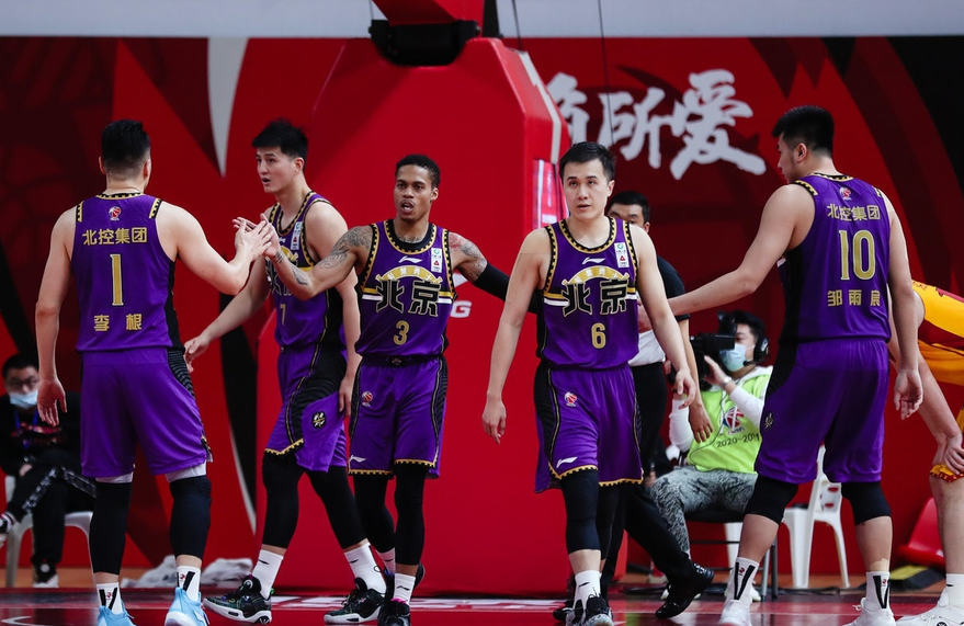 赛后布莱顿调整名单以备CBA季后赛；豪取连胜环节打磨；赛场秩序良好；年轻球员得到机会(布莱顿vs狼队)
